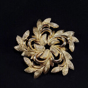 VTG Monet Brooch Pin Flower Pinwheel Star Leaf Gold Tone Signed 2.5" Space Age
